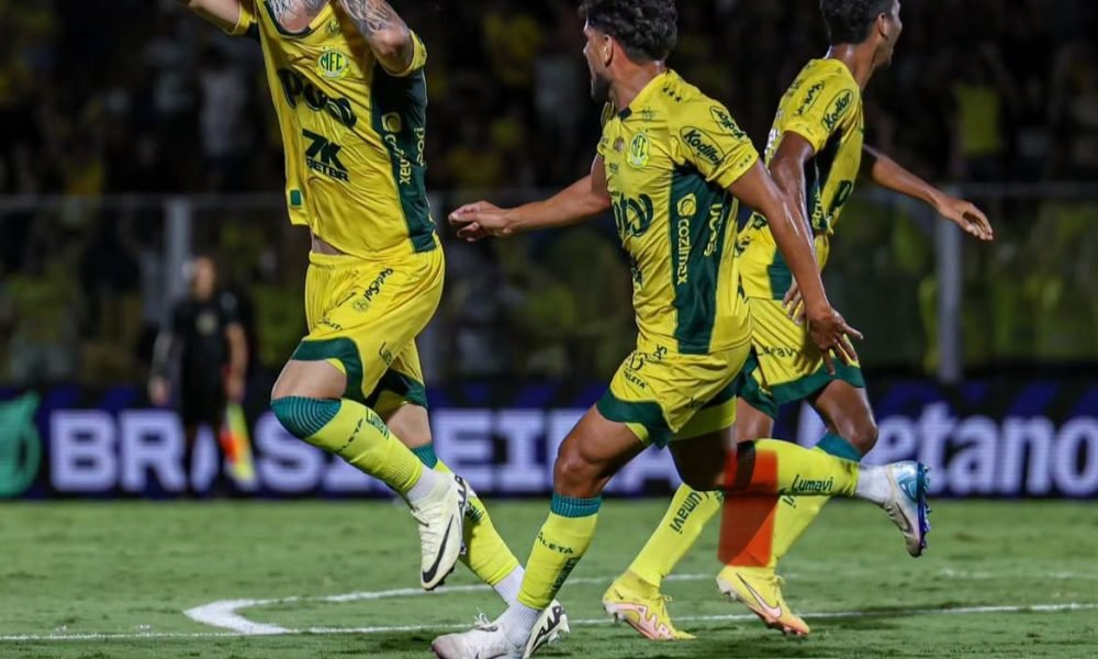 Jogos de hoje: quem joga no futebol e onde assistir (05/05/2025)