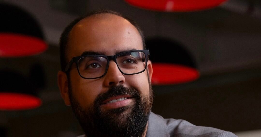 Empresário brasileiro ganha destaque ao transformar criatividade em resultados no marketing digital