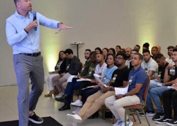 Leandro Quintão consolida trajetória como referência em estratégias de vendas e desenvolvimento empresarial