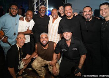 Fundo de Quintal, Thiaguinho, Sorriso Maroto, Mumuzinho e Yan no palco do Samba Brasil
