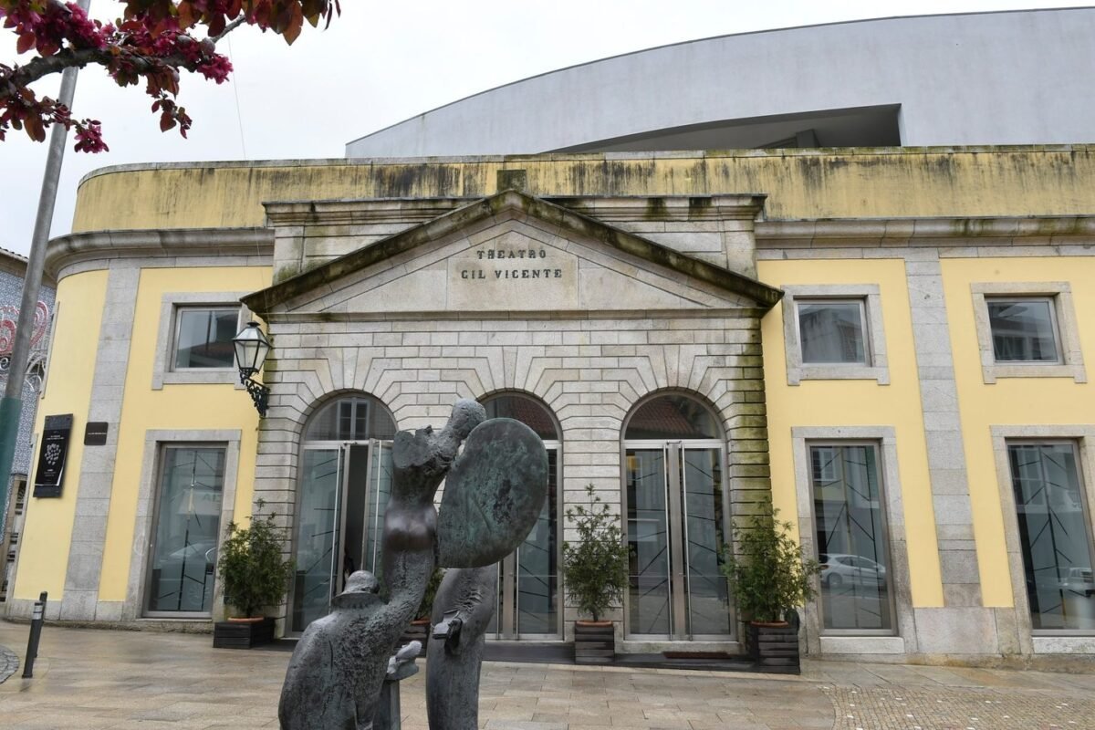 Mulher é atropelada e morre em frente à sua residência em Barcelos