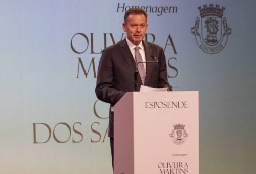 Montenegro presta homenagem a ex-autarcas de Esposende e critica populismo