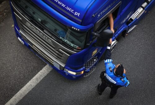 PSP identifica 27 infrações de veículos pesados na VCI do Porto