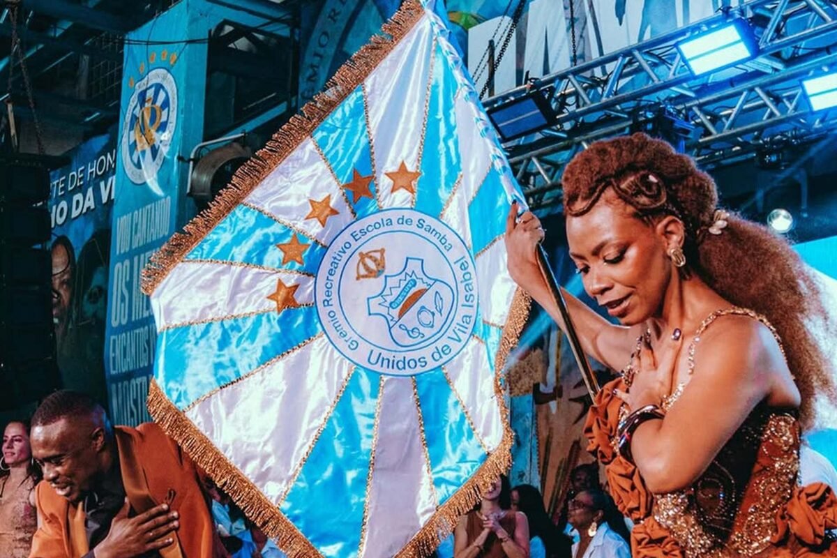 Unidos de Vila Isabel celebra final de samba-enredo para o Carnaval 2027