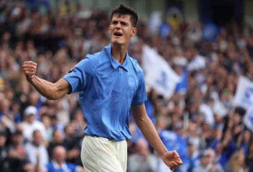 Brighton surpreende Arsenal com nova camisa em aniversário de 125 anos