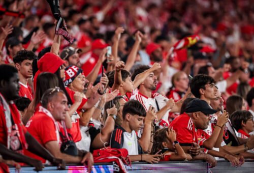 Benfica e AC Milan: Torcedores celebram antes da estreia europeia