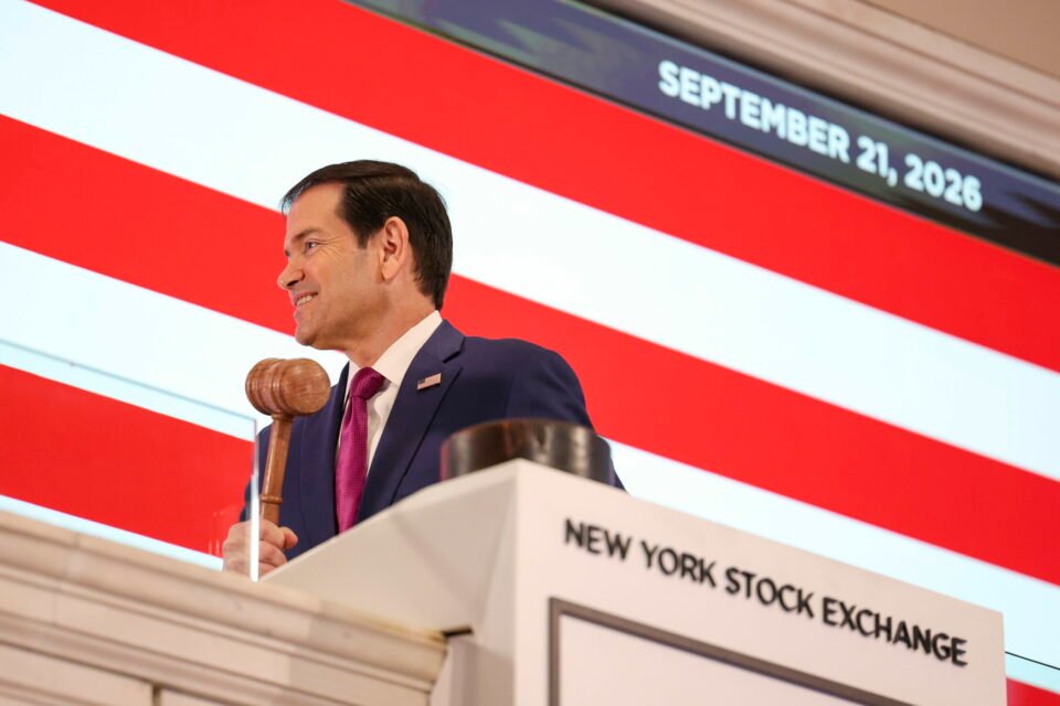 Wall Street avança com destaque para tecnologia e semicondutores