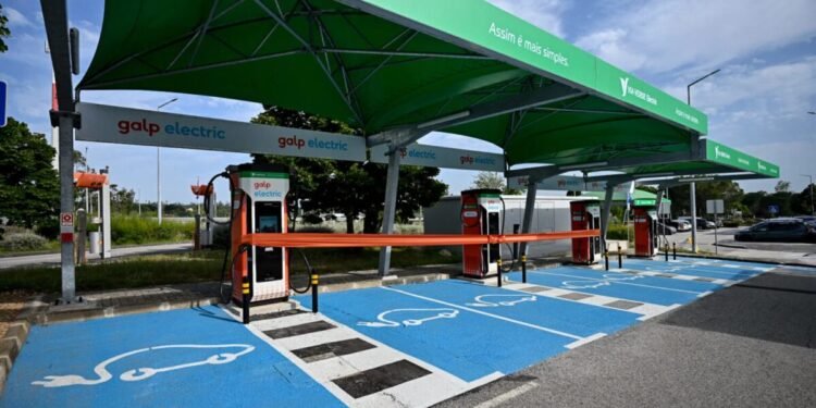 Portugal está entre os países mais avançados nos elétricos: estudo coloca mercado nacional no 7.º lugar