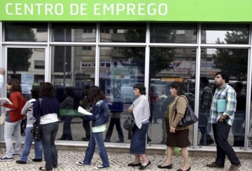 Desemprego cai 9,3% em agosto, mas sobe 1,7% em relação a julho