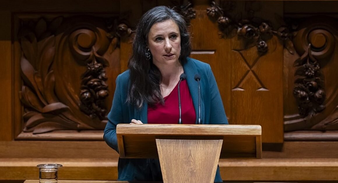Livre acusa governo de “falta de respeito institucional”
