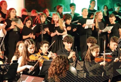 Alunos da Academia de Música de Ponte da Barca se apresentam em Paris