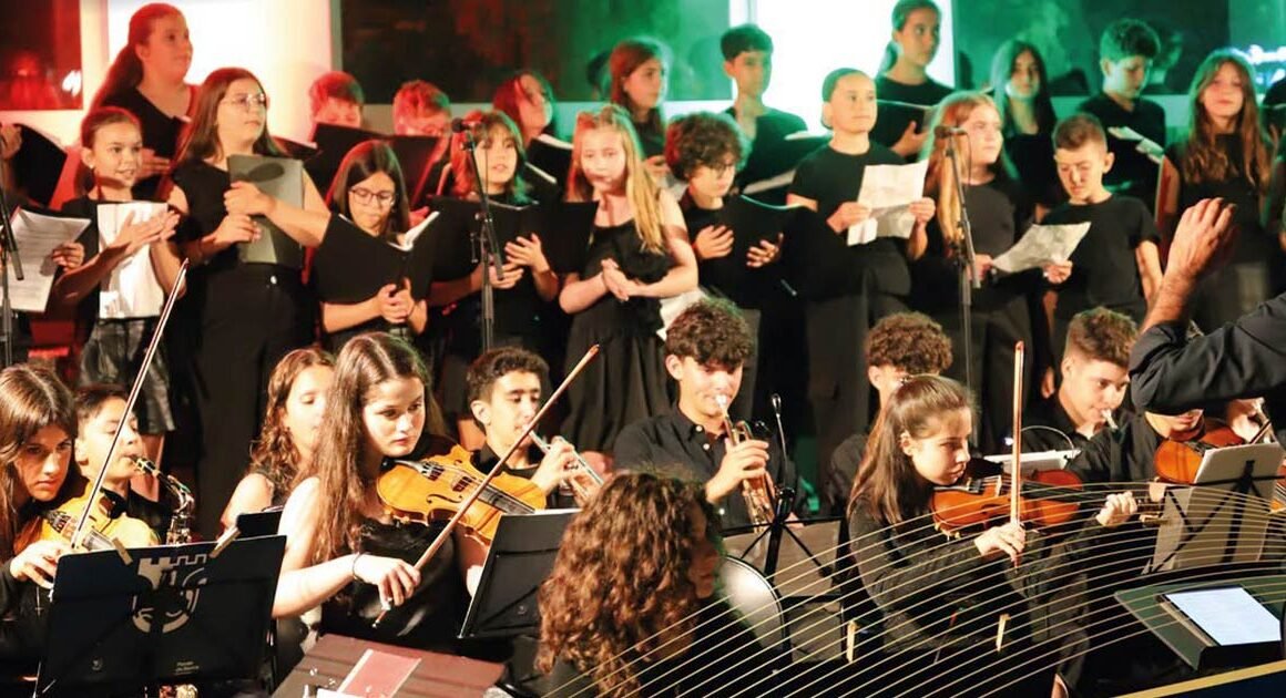 Alunos da Academia de Música de Ponte da Barca se apresentam em Paris
