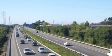 Acesso da a4 para a28 cortado para remover contentor que caiu na via