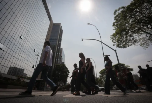 Primavera em São Paulo deve ser de calor intenso e chuvas acima da média