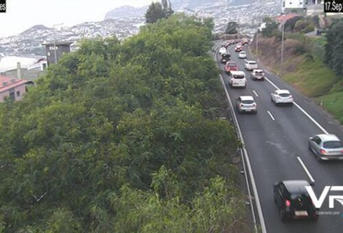 Trânsito complicado na manhã desta quinta-feira