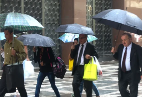 Chuva e instabilidade marcam domingo em São Paulo, alerta Defesa Civil