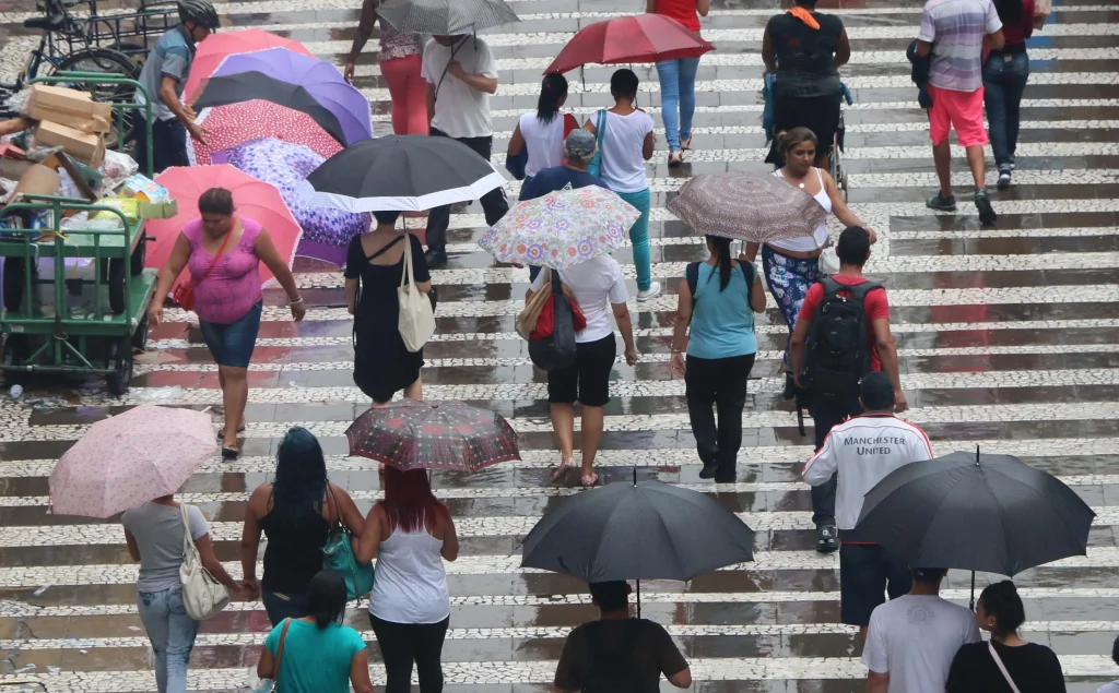 Previsão do tempo para terça-feira (15) em SP: Chuvas e temperaturas amenas