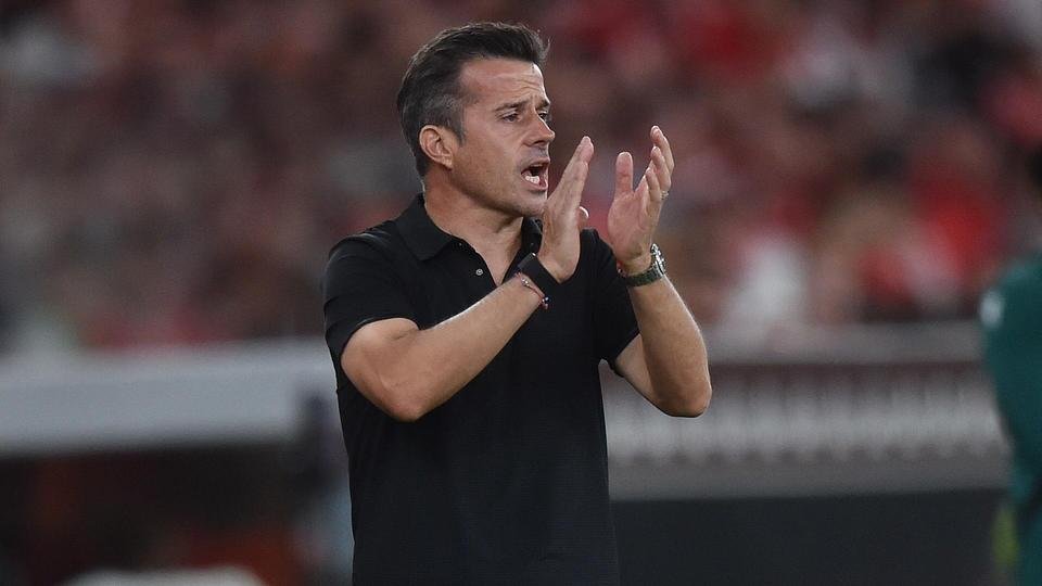 Milan enfrenta Benfica em estreia na Liga Europa com mudanças no time