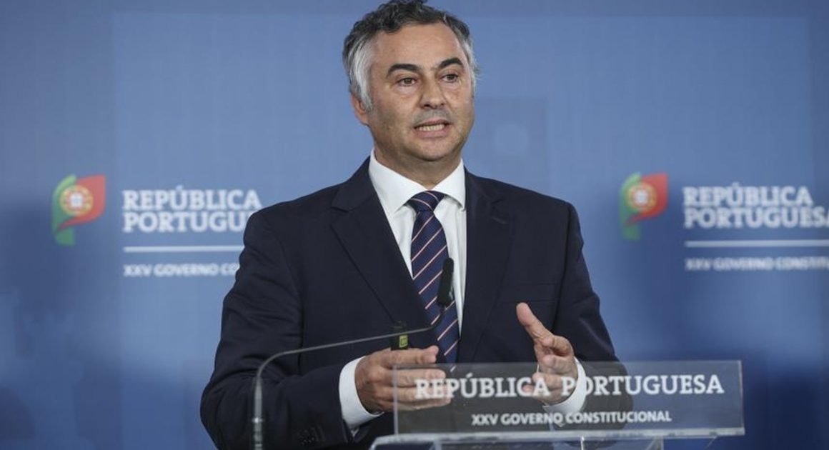 Ministro da educação solicita inquérito a escolas que rejeitaram alunos