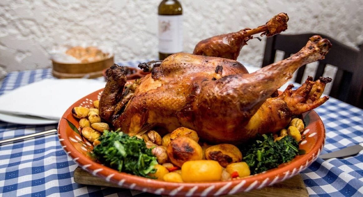 28 restaurantes onde comer galo assado à moda de barcelos