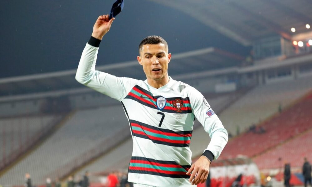 O capitão da Seleção Nacional atirou a braçadeira ao chão em 2021, contra a SérviaCréditos:Getty Images