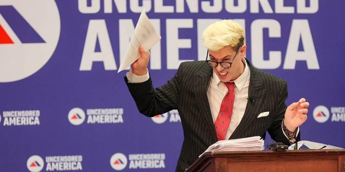 Milo Yiannapoulos foi editor do site Breitbart e um dos rostos da 'alt-right' que estiveram ao lado de Trump desde o inícioCréditos:TNS v...