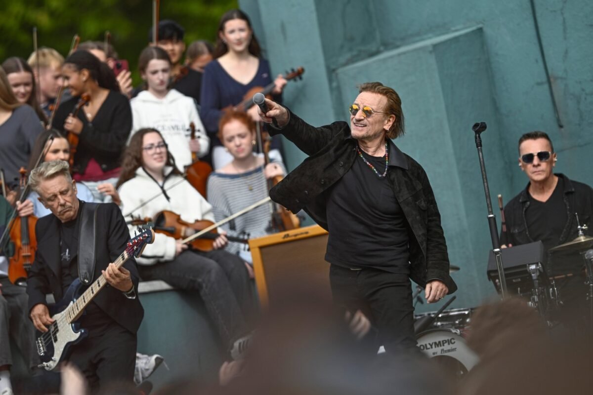 U2 celebram 50 anos com concertos surpresa em DublinCréditos:Gareth Cattermole/Getty Images f
