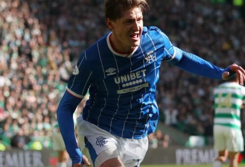 Celtic é derrotado pelo Rangers, mas se mantém na liderança da Escócia