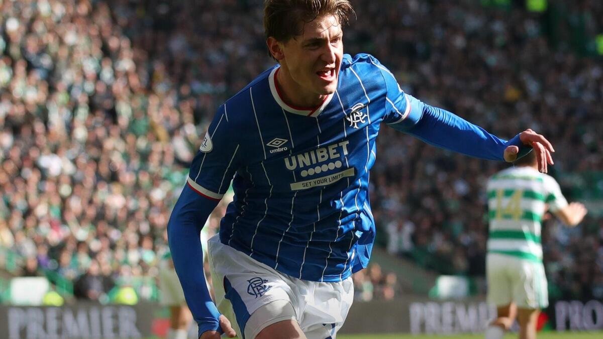 Celtic é derrotado pelo Rangers, mas se mantém na liderança da Escócia