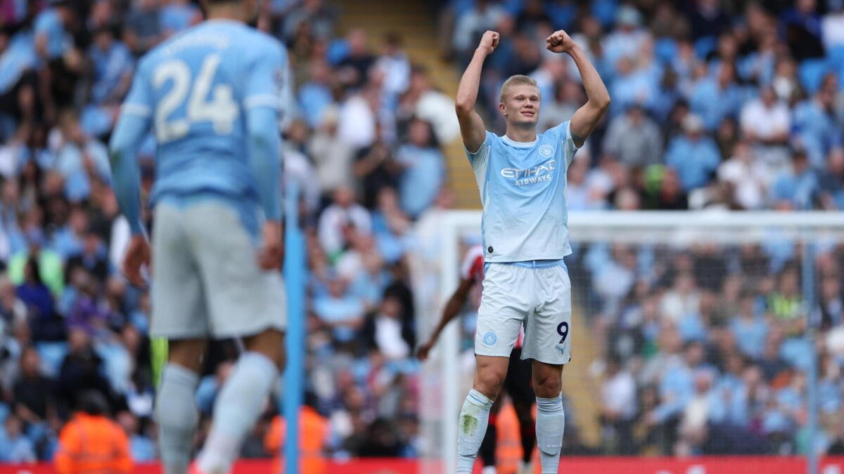 Manchester City conquista liderança da Premier League em jogo emocionante