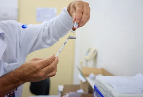 Vacinação com Pneumo 20 é ampliada para pessoas com 85 anos ou mais em SP