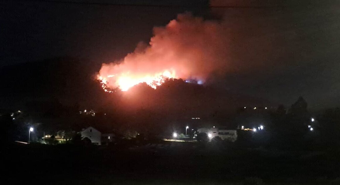 Incêndio noturno deflagra em viana do castelo