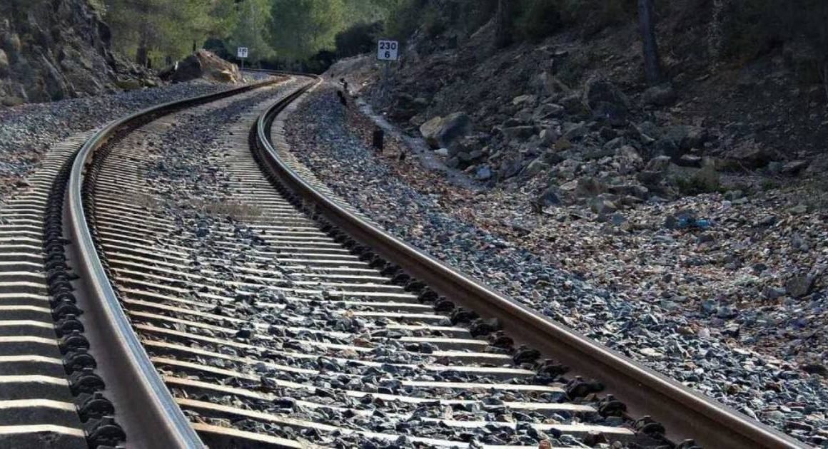 Homem atropelado mortalmente por comboio na linha do norte