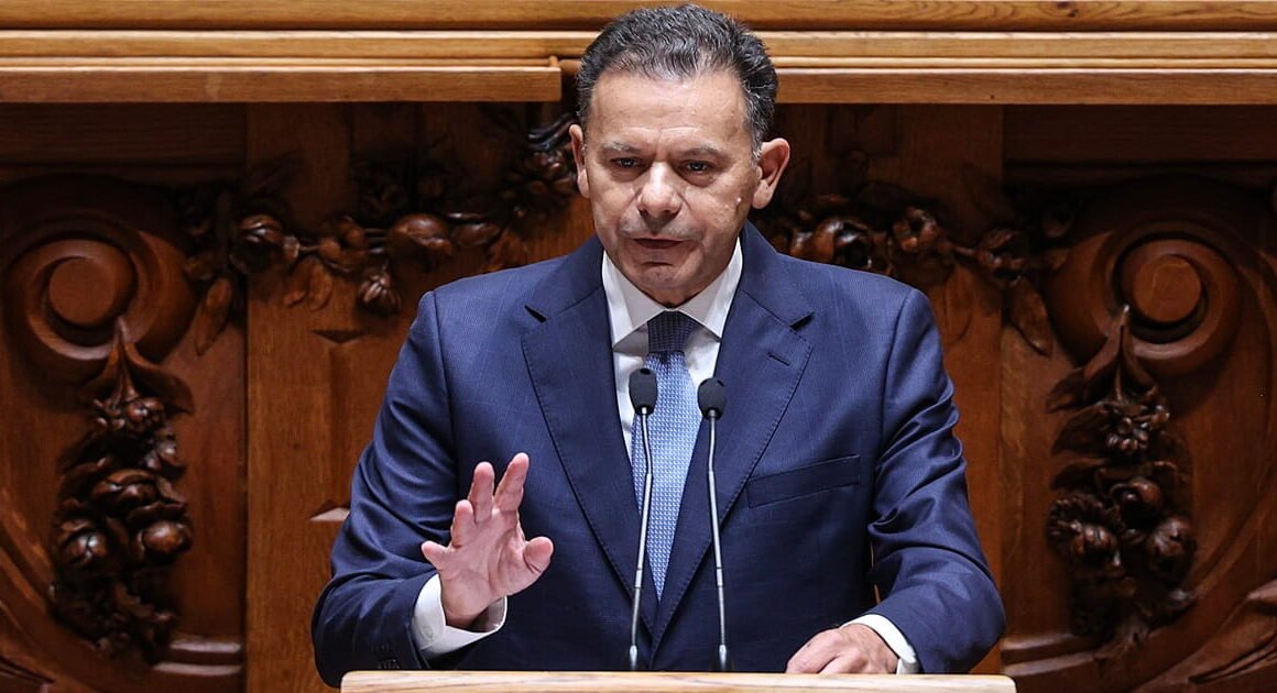 Governo vai levar política de habitação “até ao fim” sem se “deixar intimidar”
