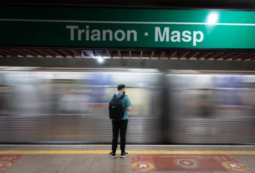 Metrô terá operação contínua na madrugada deste fim de semana