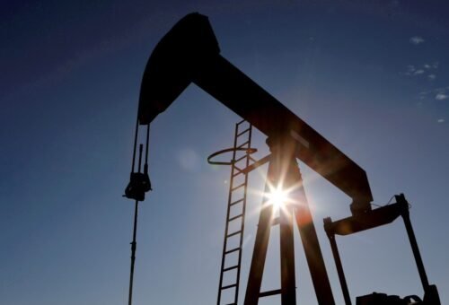 Petróleo Brent cai abaixo dos 100 dólares após queda de quase 4%