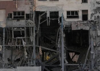 Bombardeamentos dos EUA contra o Irão causam pelo menos 11 mortosCréditos:Vahid Salemi/AP
