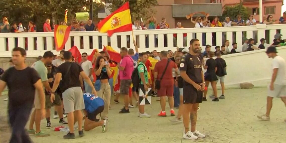 Ceuta leva Espanha para as ruas com mais de 700 protestos convocadosCréditos:FORTA/Reuters