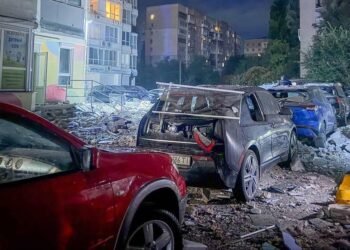 Rússia volta a atacar a Ucrânia e atinge edifício residencial em OdessaCréditos:Ukrainian Emergency Service // AP