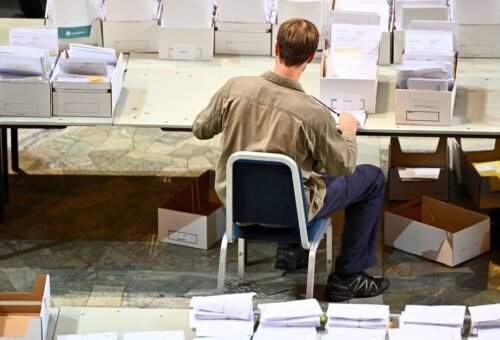 Oposição de centro-esquerda conquista vitória apertada nas eleições na Suécia