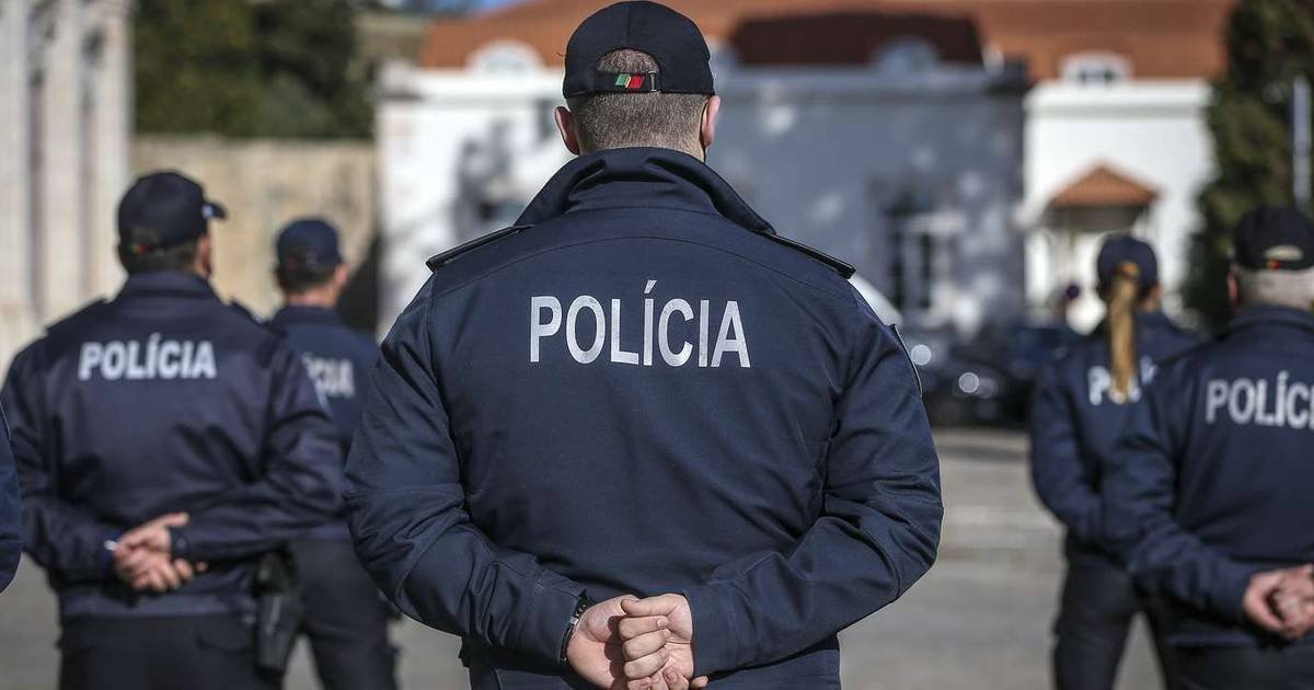 Protestos da polícia se intensificam por acordo sobre suplemento salarial