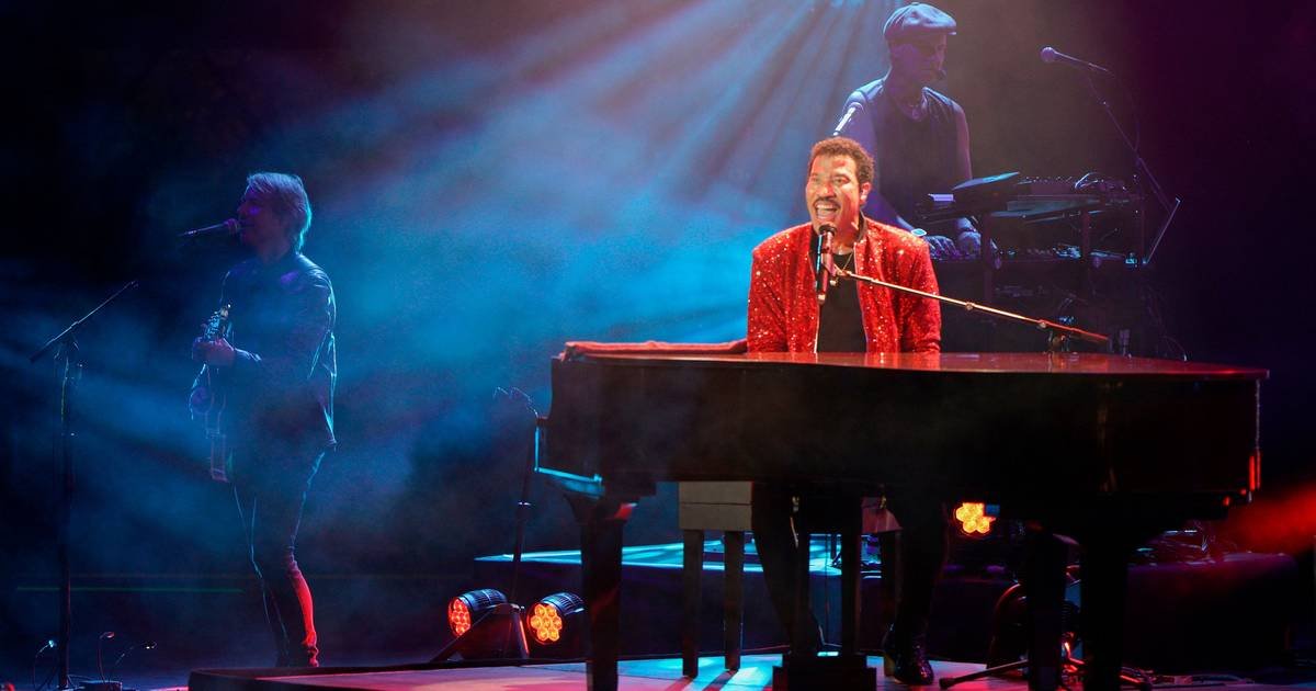 Lionel Richie volta a ser hospitalizado devido a problemas cardíacos e cancela concertosCréditos:Juan Carlos Dominguez