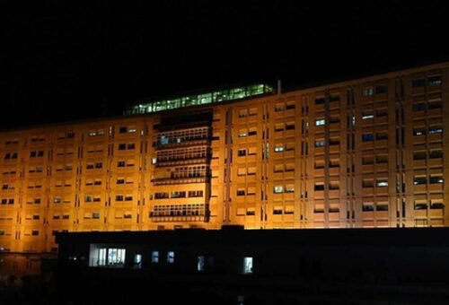 Edifícios iluminados em laranja marcam o Dia Mundial da segurança do Doente