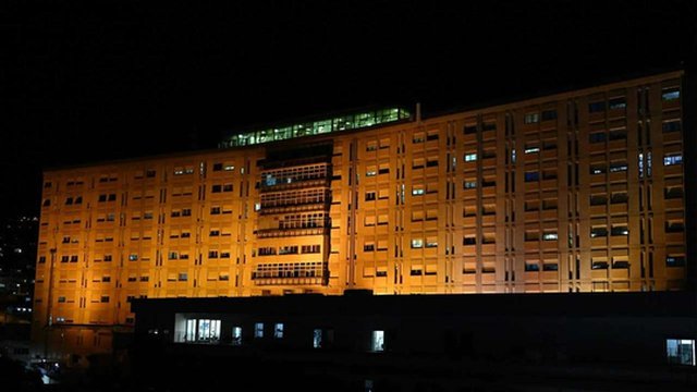 Edifícios iluminados em laranja marcam o Dia Mundial da segurança do Doente