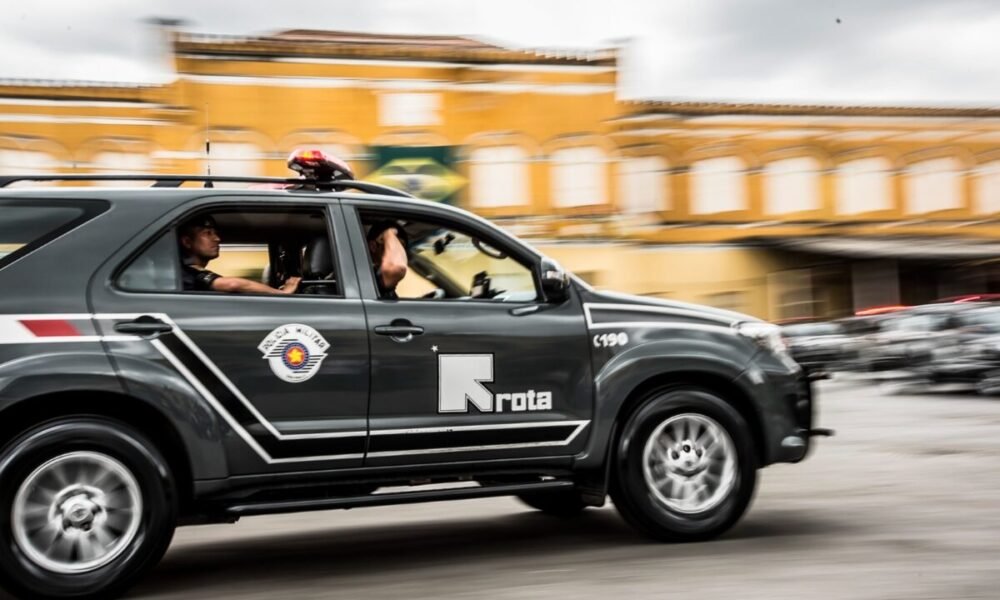 Polícia Militar resgata três reféns durante ação contra roubo a residência na zona oeste de São Paulo