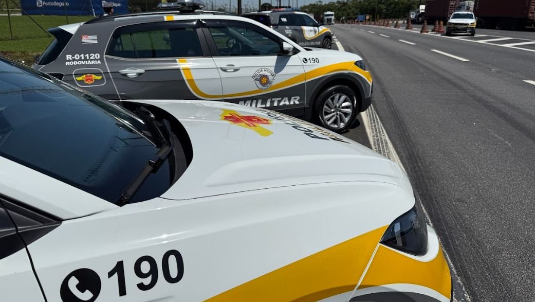 Polícia Rodoviária de SP apreende quase 1 tonelada de maconha escondida em caminhão no interior do estado