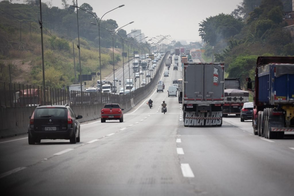 Usua?rios que trafegam pelas rodovias concedidas do Estado contam com uma rede de mais de 236 ambula?ncias, 325 guinchos e 223 postos e bases de Servic?o de Atendimento ao Usua?...
