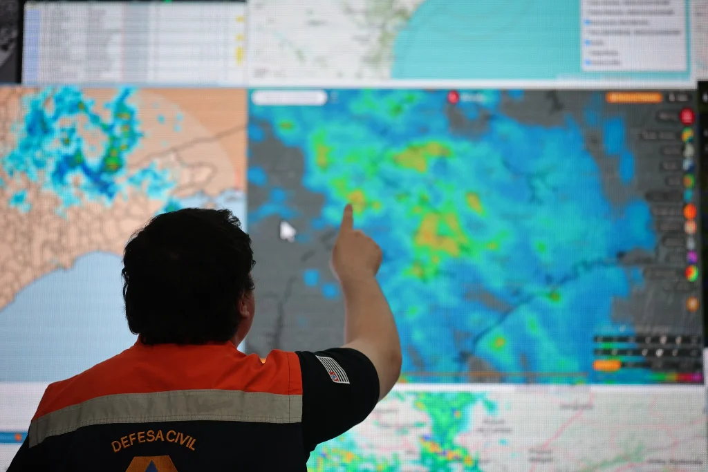 Defesa Civil de SP monitora chuva forte no oeste paulista e envia 12 alertas à população