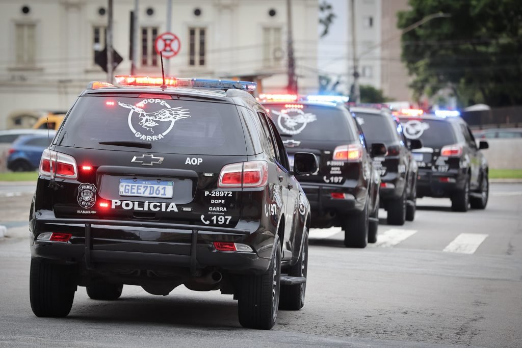 Polícia Civil prende integrante de grupo de quebra-vidro que roubou celular de influenciadora em SP