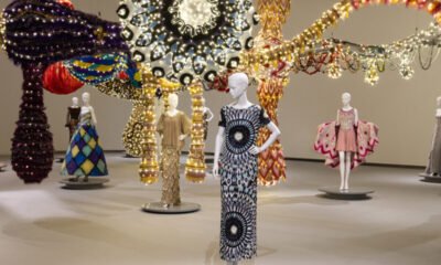 As obras de Joana Vasconcelos e a alta-costura de Valentino levam o diálogo mágico entre o doméstico e o luxo até ao MAAT Créditos:Bruno ...